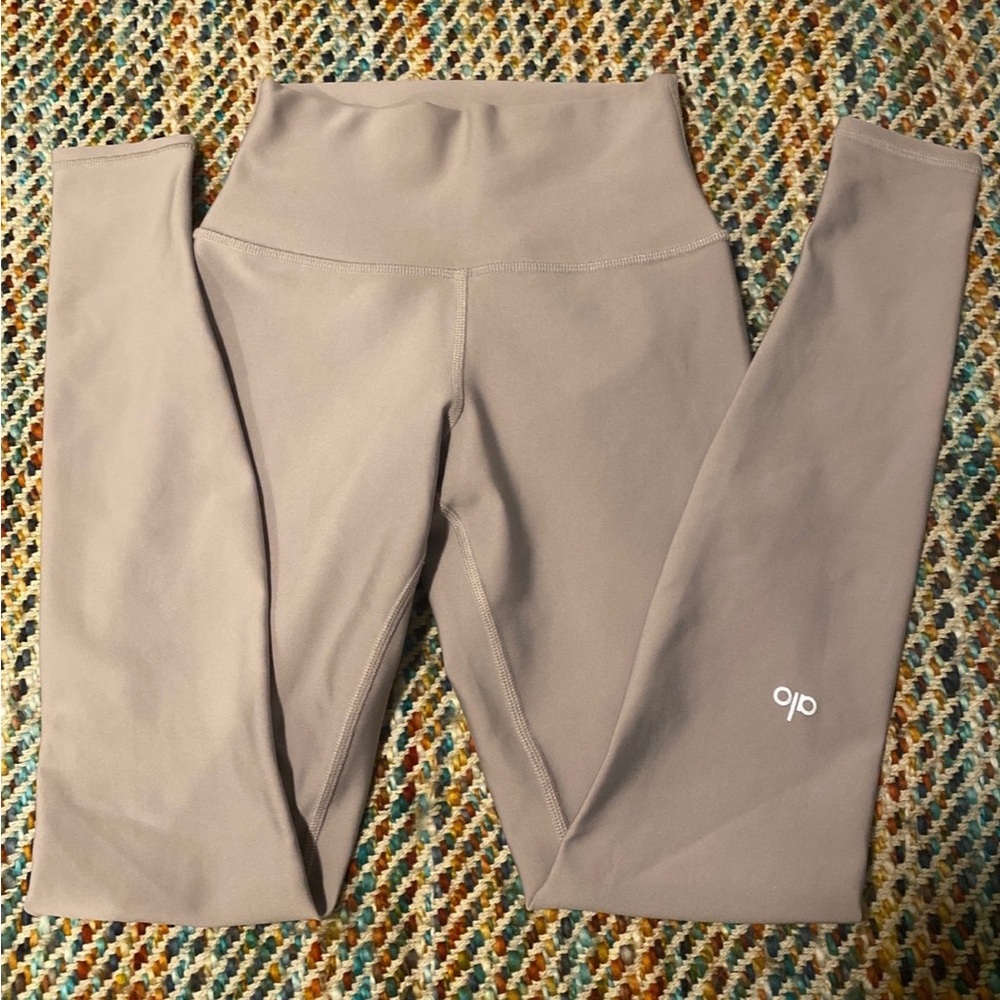 Alo yoga light purple airlift leggings